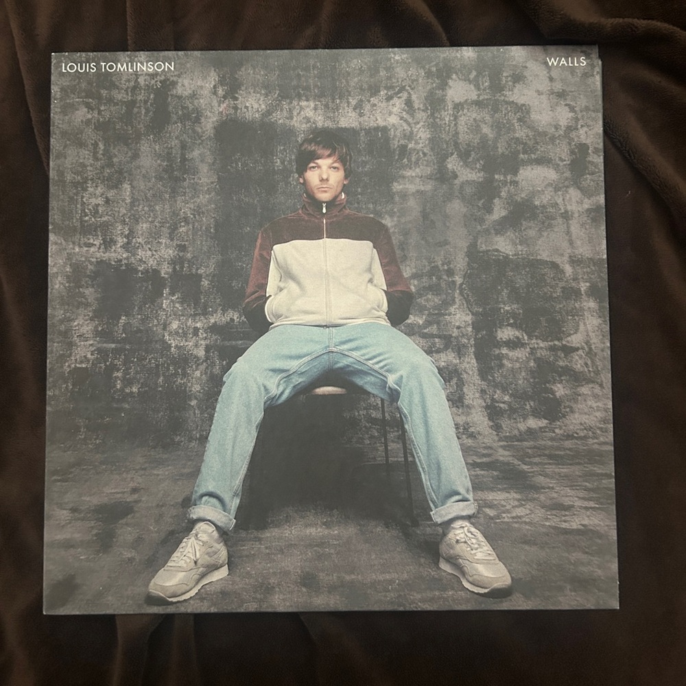 Louis Tomlinson “Walls” record.
